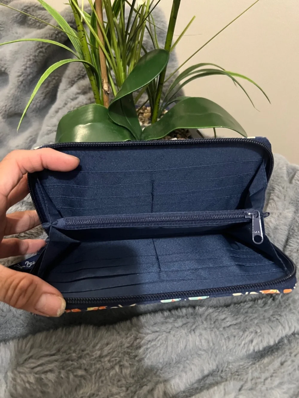 Vera Bradley Quilted Navy Floral Zip Wallet GUC retail $45 - Picture 2 of 4